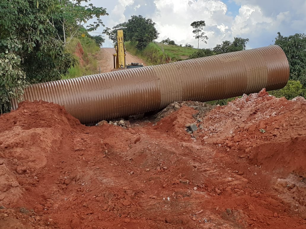 Comunicação DER substitui manilhas por tubos de aço corrugado para