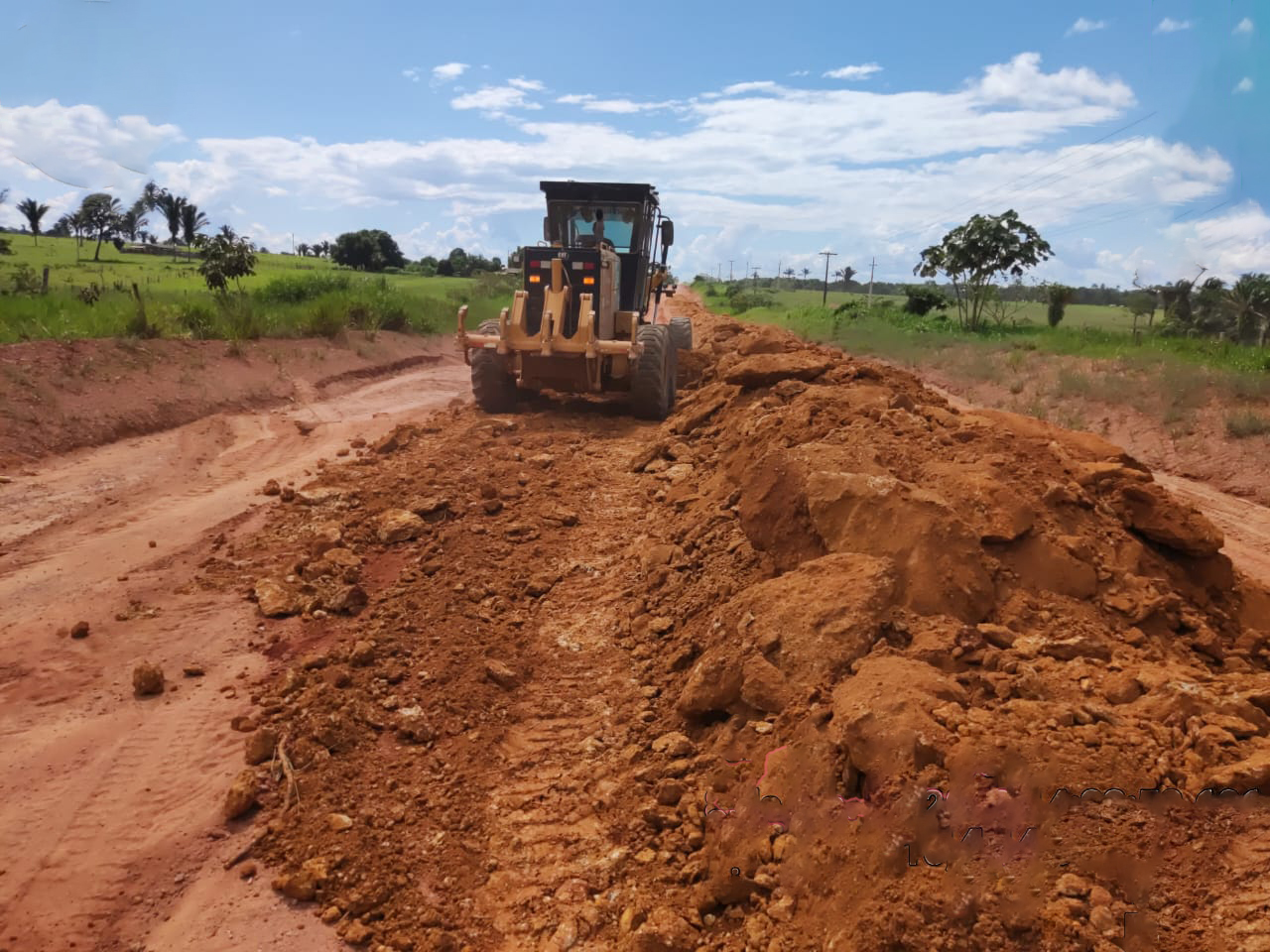 Estradas Transportes Serviços Públicos DER avança obras de