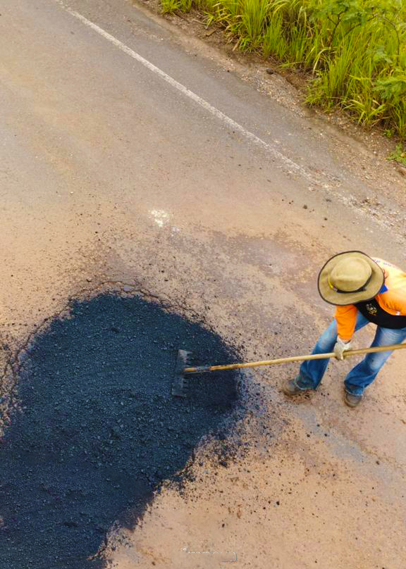 Estradas Transportes Serviços Públicos DER executa manutenção nas