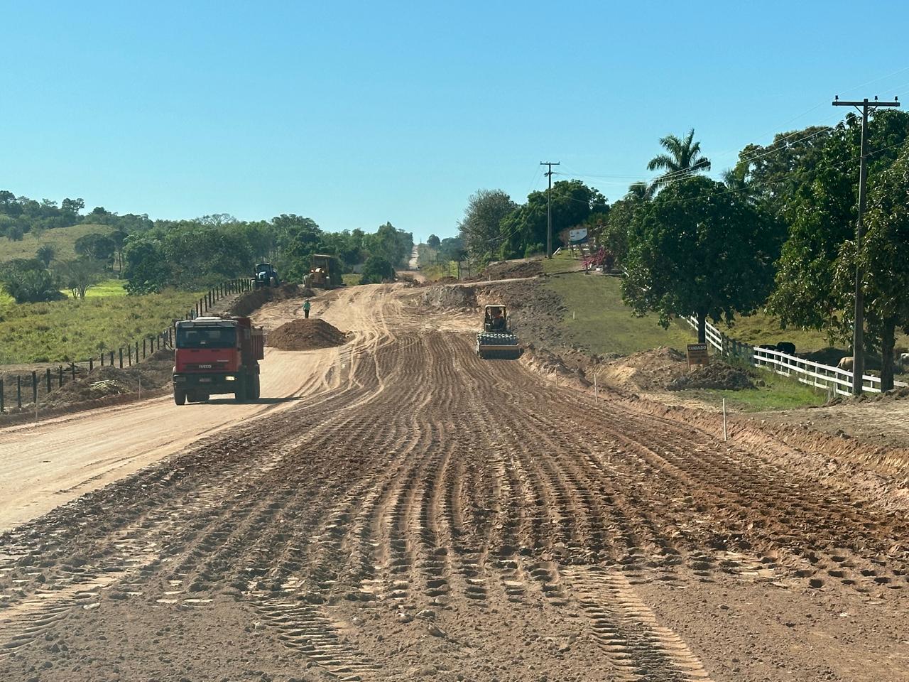 Estradas Transportes Serviços Públicos Obra de pavimentação