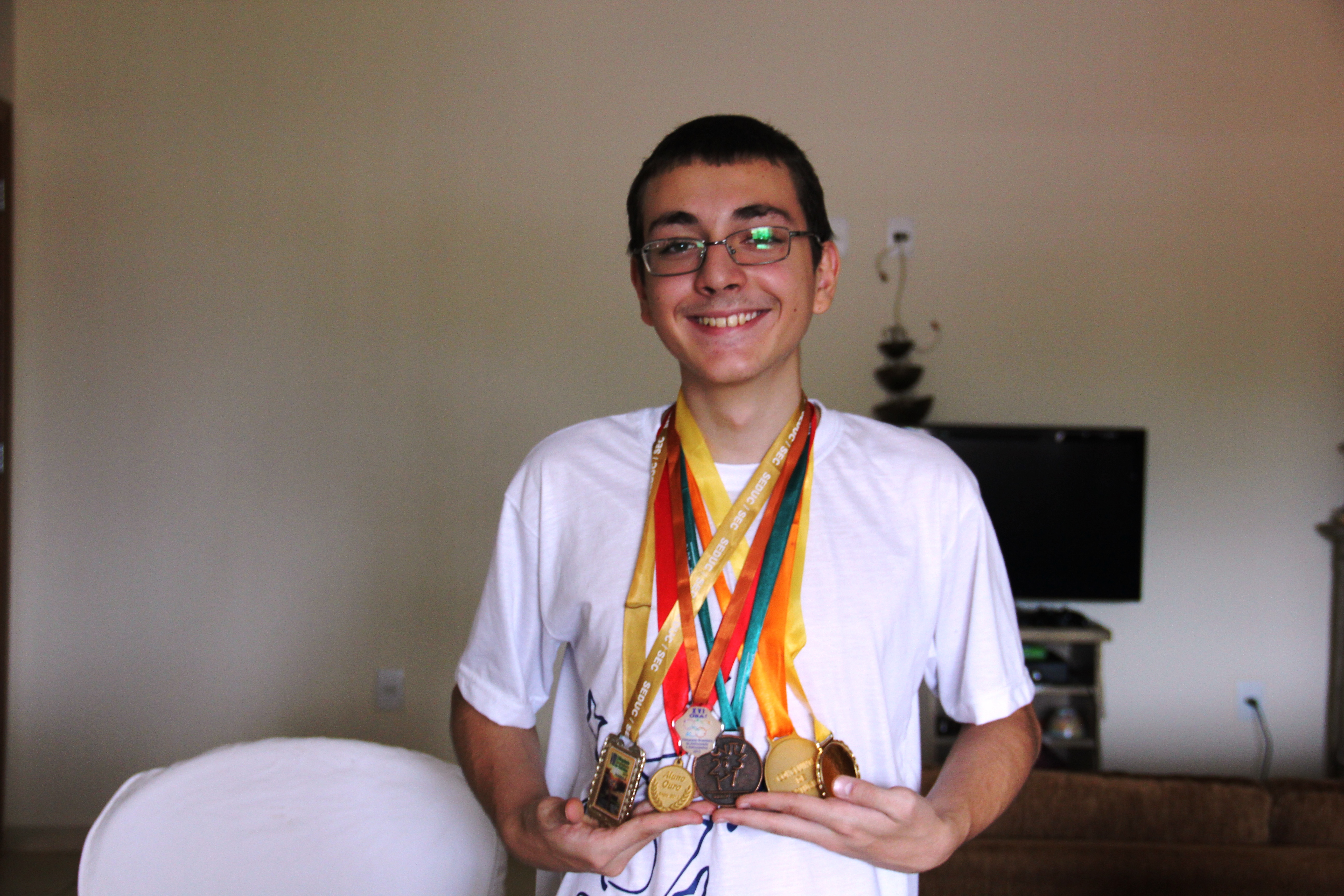 Conheça os estudantes com autismo que levaram medalha de ouro na