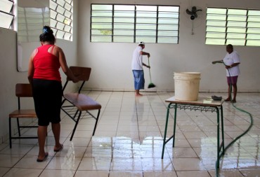 Escola São Sebastião I passa por limpeza para receber alunos