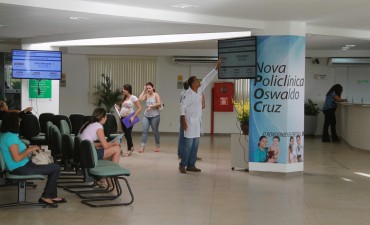Governador visita Policlínica Oswaldo Cruz