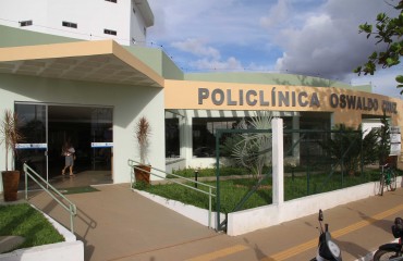 Governador visita Policlínica Oswaldo Cruz