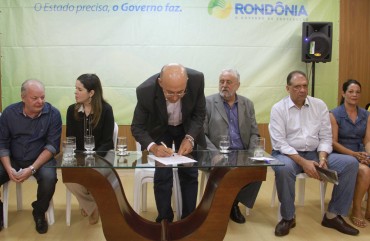 Assinatura de Convênio para Construção de Pontos para os Mototaxistas_19.05.14_Fotos_Daiane Mendonça (4)