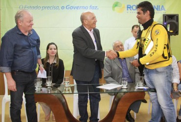 Assinatura de Convênio para Construção de Pontos para os Mototaxistas_19.05.14_Fotos_Daiane Mendonça (5)