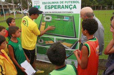 Vereador Réga explica ao governador o projeto Escolinha de Futebol Esperança