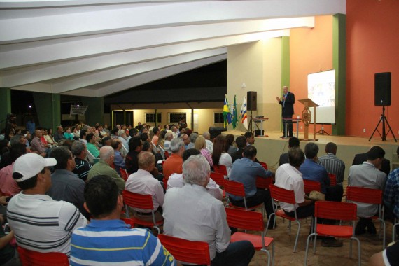 Palestra do governador Confúcio Moura, reuniu empresários e comunidade