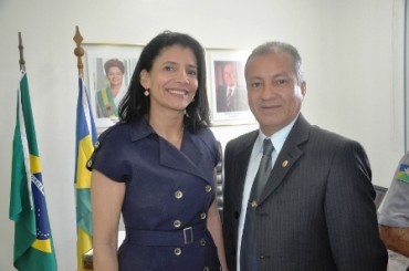 Adjunta Sirlene Bastos e o Secretario Cezar da Secretaria de Estado de Justiça 