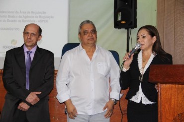 Presidente da Caerd, Iacira, durante seminário (Foto Newton Sérgio)