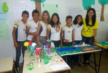 Alunos da Escola Eduardo Lima e Silva expõe seus trabalhos em comemoração ao meio ambiente
