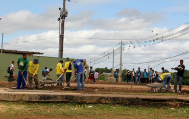 A construção da praça trará novo visual à Escola Manaus e uma opção de lazer aos moradores
