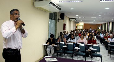 Durante o seminário, participantes receberam palestras sobre diretrizes educacionais para jovens e adultos privados de liberdade