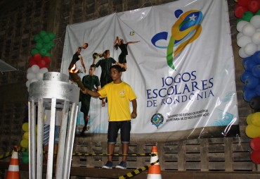 O aluno Gabriel Castelo Branco acendeu a pira olímpica durante a cerimônia de abertura do Joer Fase Especial