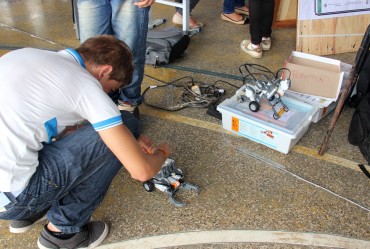 Grupo de alunos de quatro escolas estaduais de Porto Velho se reuniram para apresentar seus trabalhos robóticos