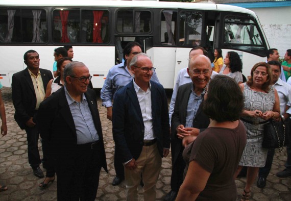 Entrega de um ônibus adaptado para a Casa Família Rosetta_24.11.14_Fotos_Daiane Mendonça (20)