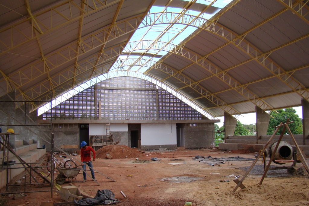 Comunicação - Quadra poliesportiva é construída na Escola Orlando