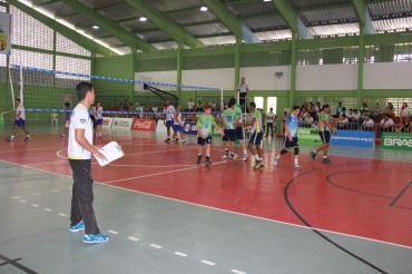 Equipe masculina de vôlei da Escola Estadual Maria Arlete Toledo, de Vilhena, traz medalha de ouro para Rondônia 