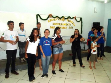 Jovens do 3º ano do ensino médio da Anísio Teixeira, em Porto Velho, se formam nesta quinta-feira, 18