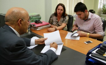 Assinatura de convênio para infraestrutura com o Prefeito de Jean Mendonça de Pimenta Bueno_10.12.14_Fotos_Daiane Mendonça (4)