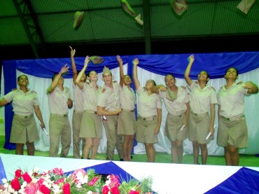 Turma do 3º ano do ensino médio do Colégio Tiradentes, de Jacy-Paraná, comemoram colação de grau