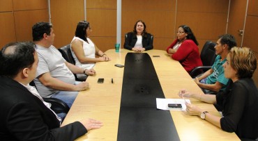 Em reunião, a diretora do Instituto de Ensino Estadual Carmela Dutra, Vera Lúcia, apresentou questões pedagógicas a secretária Fátima Gavioli