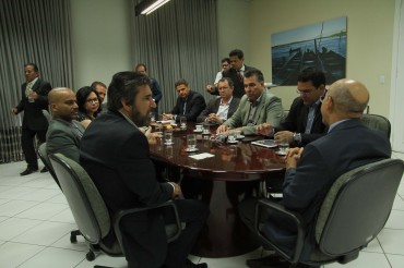 reunião no gabinete gov (10)
