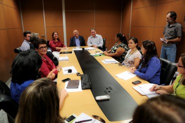 Governador Confúcio Moura esteve em reunião com a secretária Fátima Gavioli e equipe técnica da Seduc 