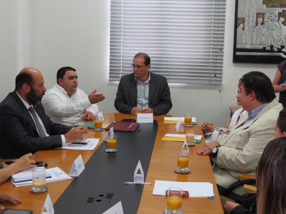 Alexei Junco, cônsul de Cuba na Amazônia, vice-governador Daniel Pereira e Williames Pimentel, secretário estadual da Saúde
