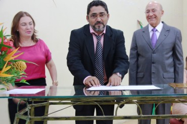 Secretária de Estado da Educação, Fátima Gavioli, e governador Confúcio Moura empossaram os diretores e vice-diretores