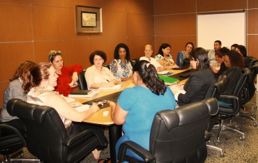 Orientações sobre gestão escolar foram repassadas às coordenadoras regionais de Guajará e Extrema durante reunião