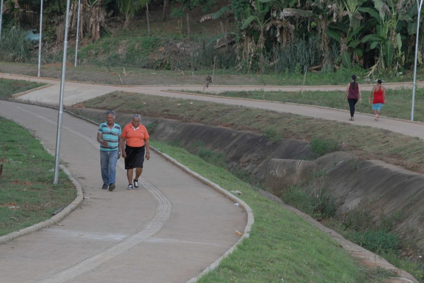 Os aposentados Francisco Aureliano Silva, 76 anos, e Maria José Santos Silva, 69, estão entre os frequentadores mais assíduos do Parque Açaí.
