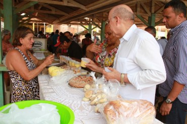 Produtos derivados da castanha foram expostos em festa na Ponta do Abunã, aberta com a presença do governador Confúcio