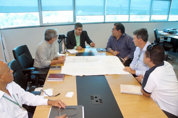 Direção do DER e adjunto da Seas em reunião com representantes da empresa Direcional