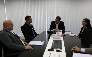 Secretário Marcos Rocha em reunião 