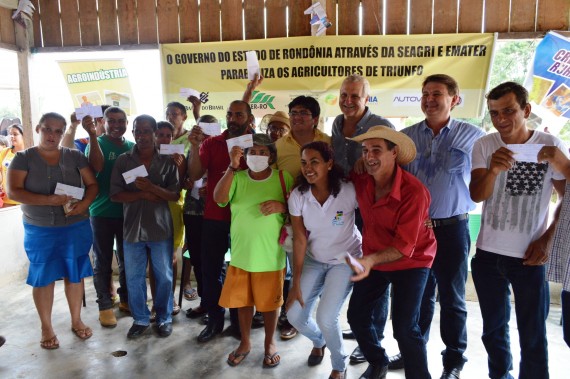Produtores rurais do Distrito de Triunfo recebem credito Mais Sementes