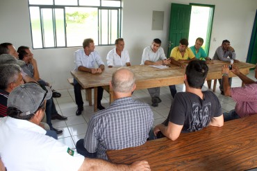 Reunião com servidores da Residência Regional do DER em Colorado do Oeste.