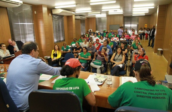 Vice-governador participa de reunião com representantes da Via Campesina
