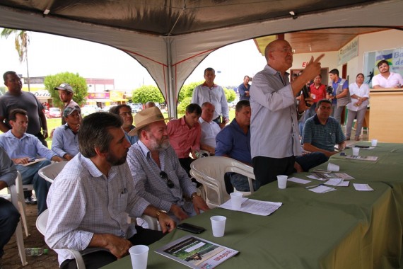 governador na entrega de tratores em alta florest  fotos de Ésio Mendes 27.03.2015  (4)