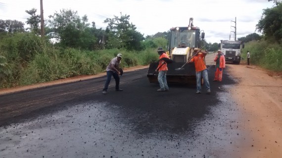 Equipe do DER trabalha na recuperação de rodovias no Vale do Jamari