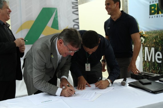 Assinatura de convenio com as associações de Jaru-ariquemes-Vilhena e Cacoal Banco Da Amazonia fotos de èsio mendes  (1)
