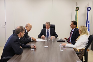 Confúcio Moura reúne-se com o presidente da Telebrás Jorge Bittar.