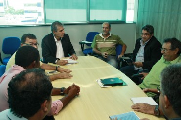 Conselheiros do Conede em reunião na Secel