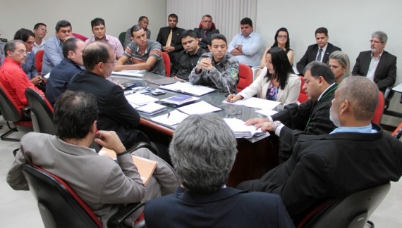 Reunião de mediação para reintegração de posse  entre o Governo do Estado e os ocupantes da área. 