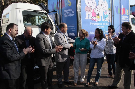 Vice-governador Daniel Pereira entrega chaves dos veículos