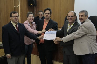 Na solenidade ainda houve entrega do Certificado de Registro de Entidade Desportiva (Cred) à Federação de Atletismo de Rondônia