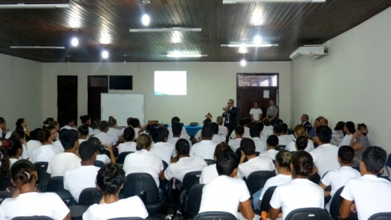 Advogado Marcos Alves foi um dos palestrantes durante a realização do OAB vai à Escola no Colégio Tiradentes, Unidade Jacy-Paraná
