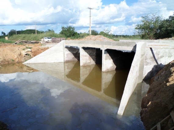 Ponte em concreto construída pelo DER