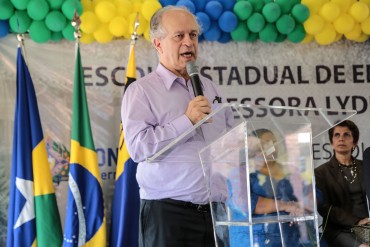Renato Janine, ministro da Educação, afirmou que é importante utilizar o nome de educadores para nomear as escolas 