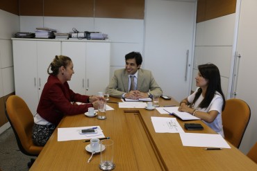 Elizete Lionel reunida com o Secretário de Portos da Presidência da República
